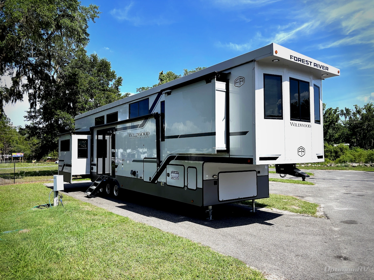 Used 2025 Forest River Wildwood Heritage Glen ROOST43 Fifth Wheel