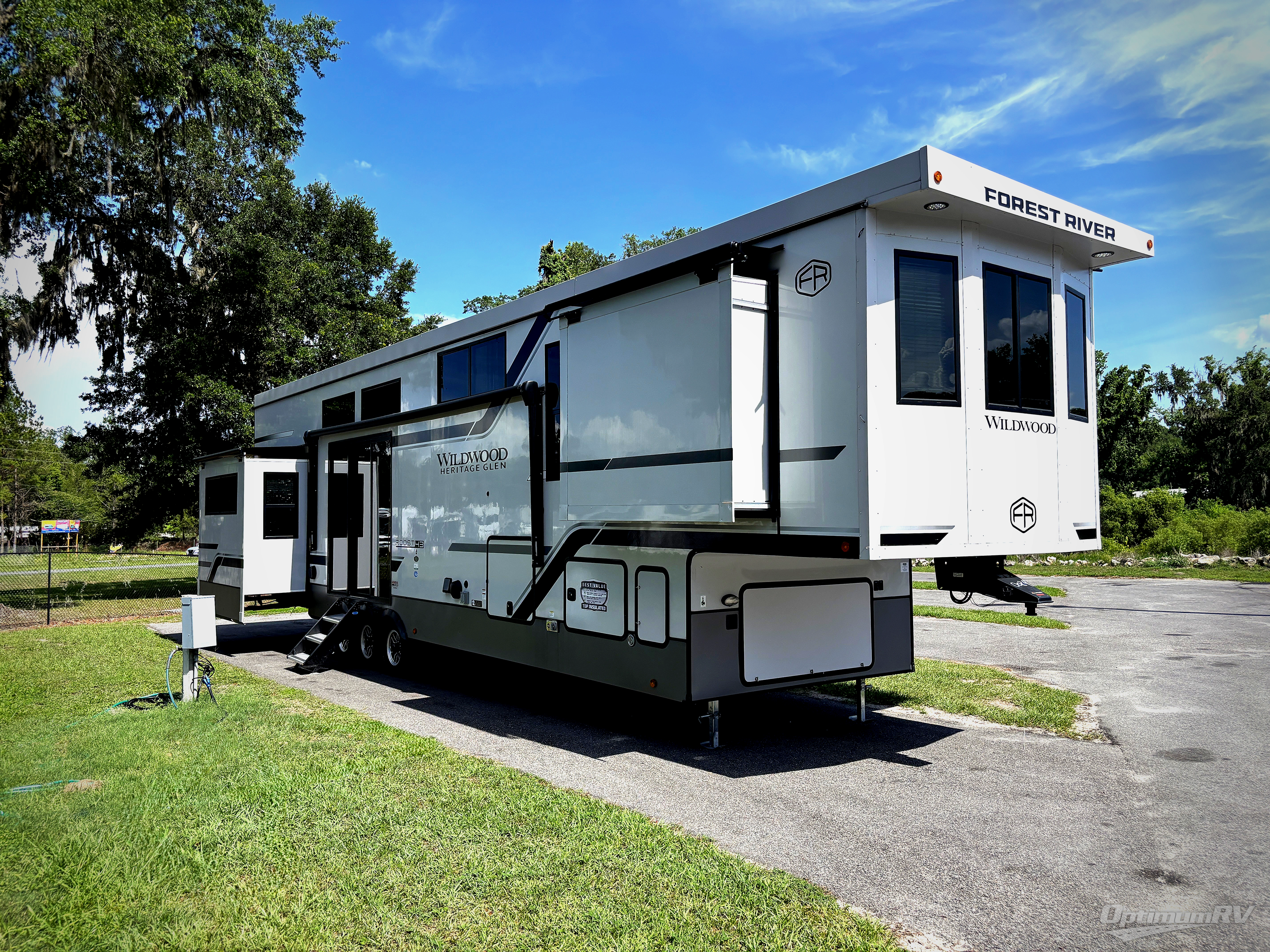 Used 2025 Forest River Wildwood Heritage Glen ROOST43 Fifth Wheel