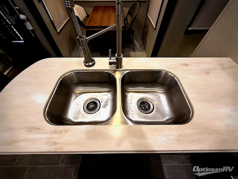 2019 Palomino Columbus F389FL RV Photo 3
