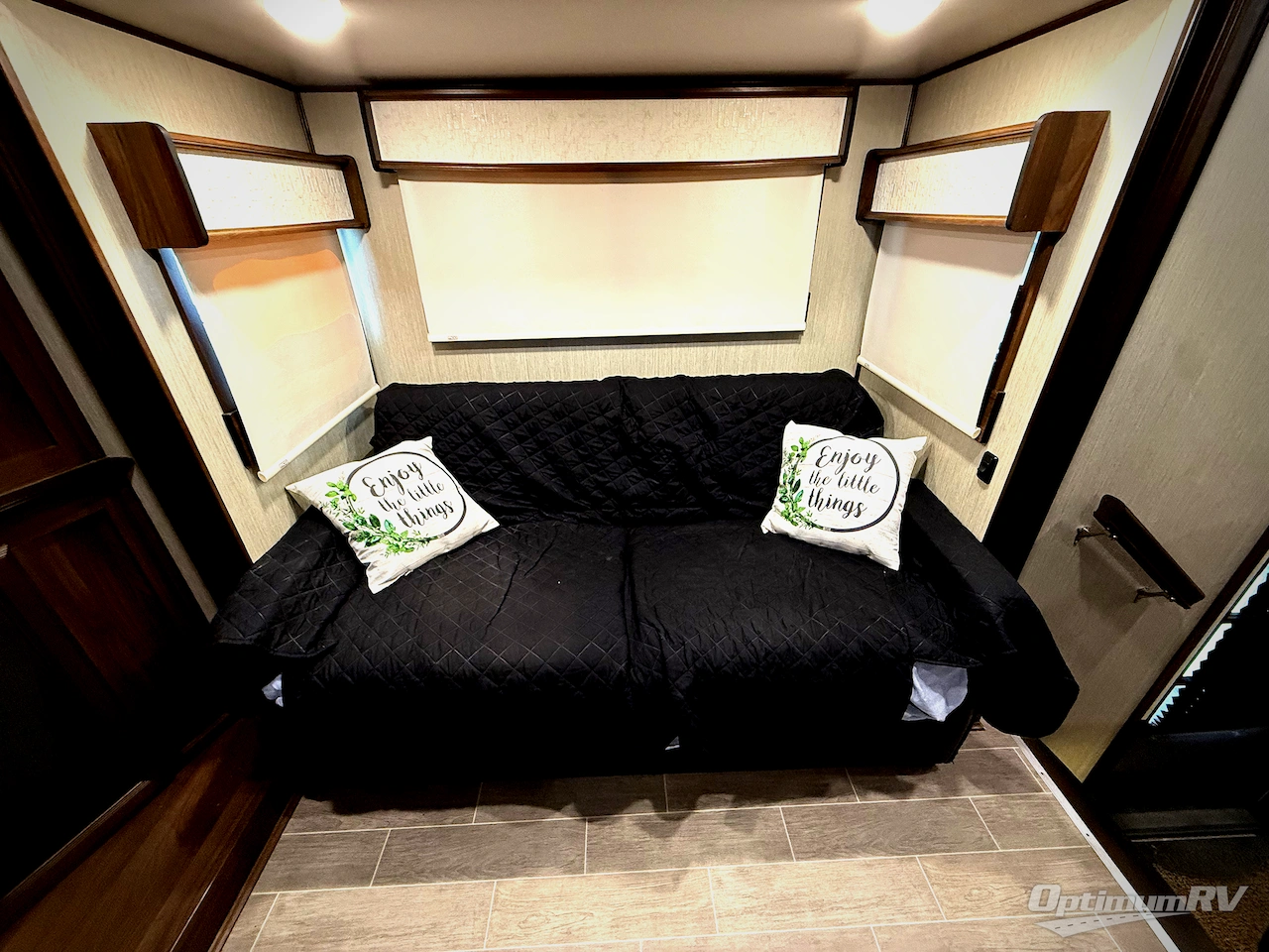 2019 Palomino Columbus F389FL Photo 9