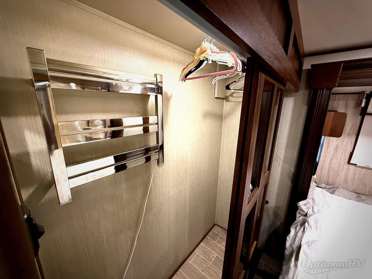 2019 Palomino Columbus F389FL Photo 18