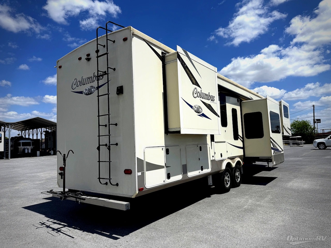2019 Palomino Columbus F389FL Photo 2