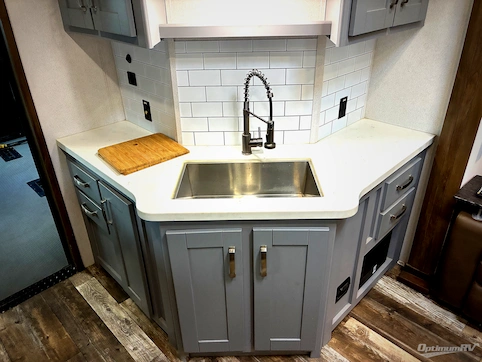 2021 Keystone Fuzion 379 RV Photo 3