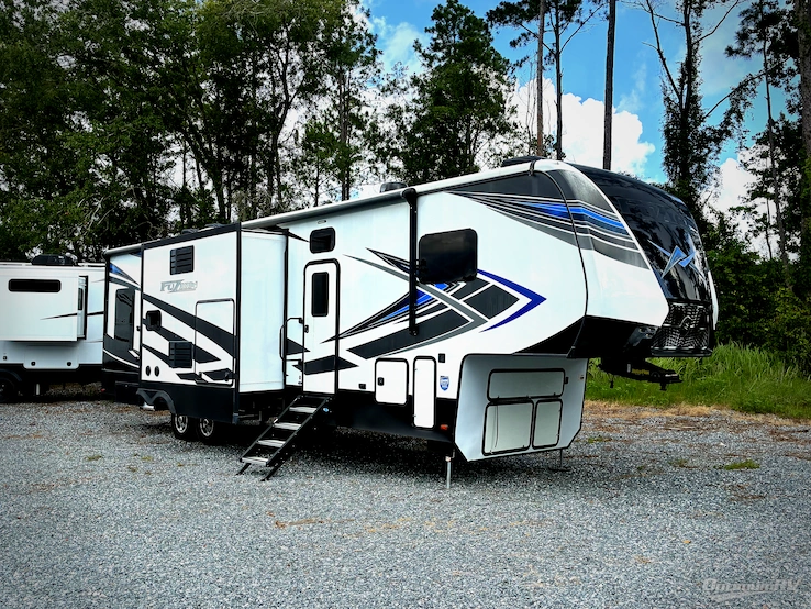 2021 Keystone Fuzion 379 RV Photo 1