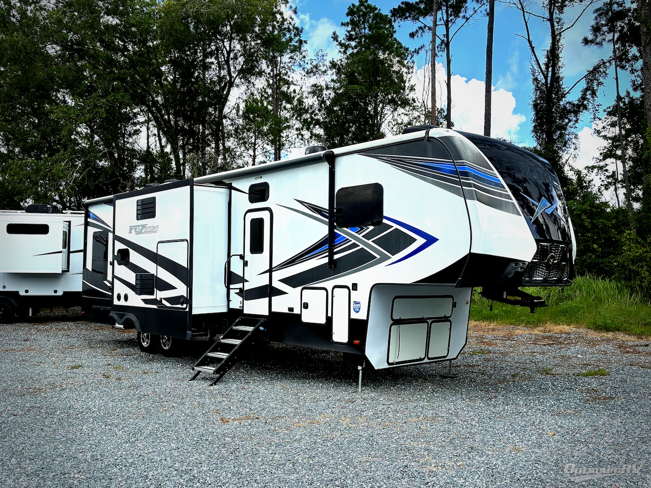 2021 Keystone Fuzion 379 Photo 1