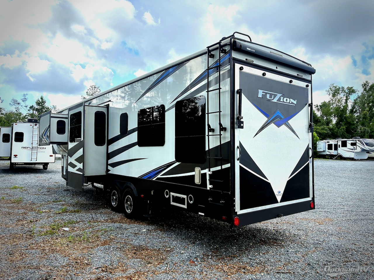2021 Keystone Fuzion 379 Photo 3