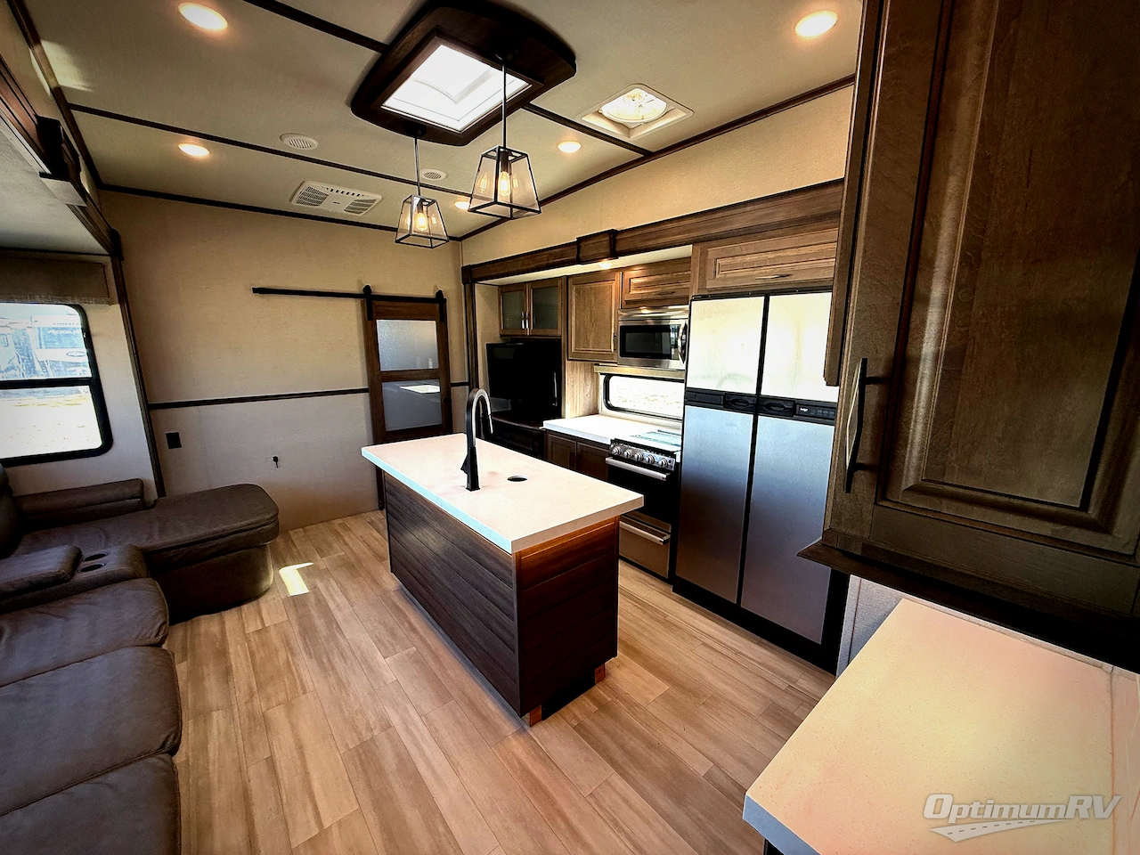 2022 Grand Design Solitude S-Class 3740BH Photo 4