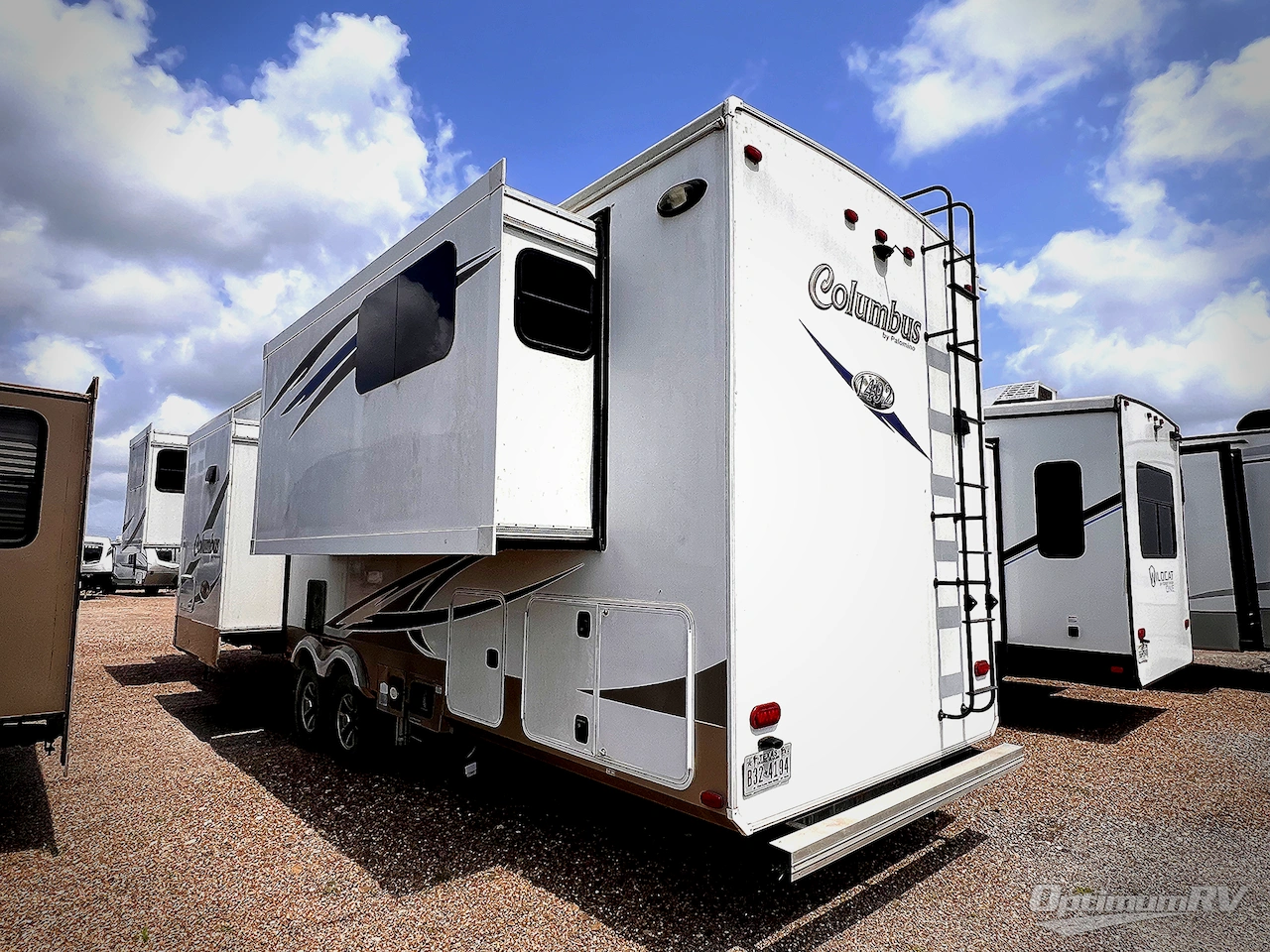 2019 Palomino Columbus Compass 389FLC Photo 3