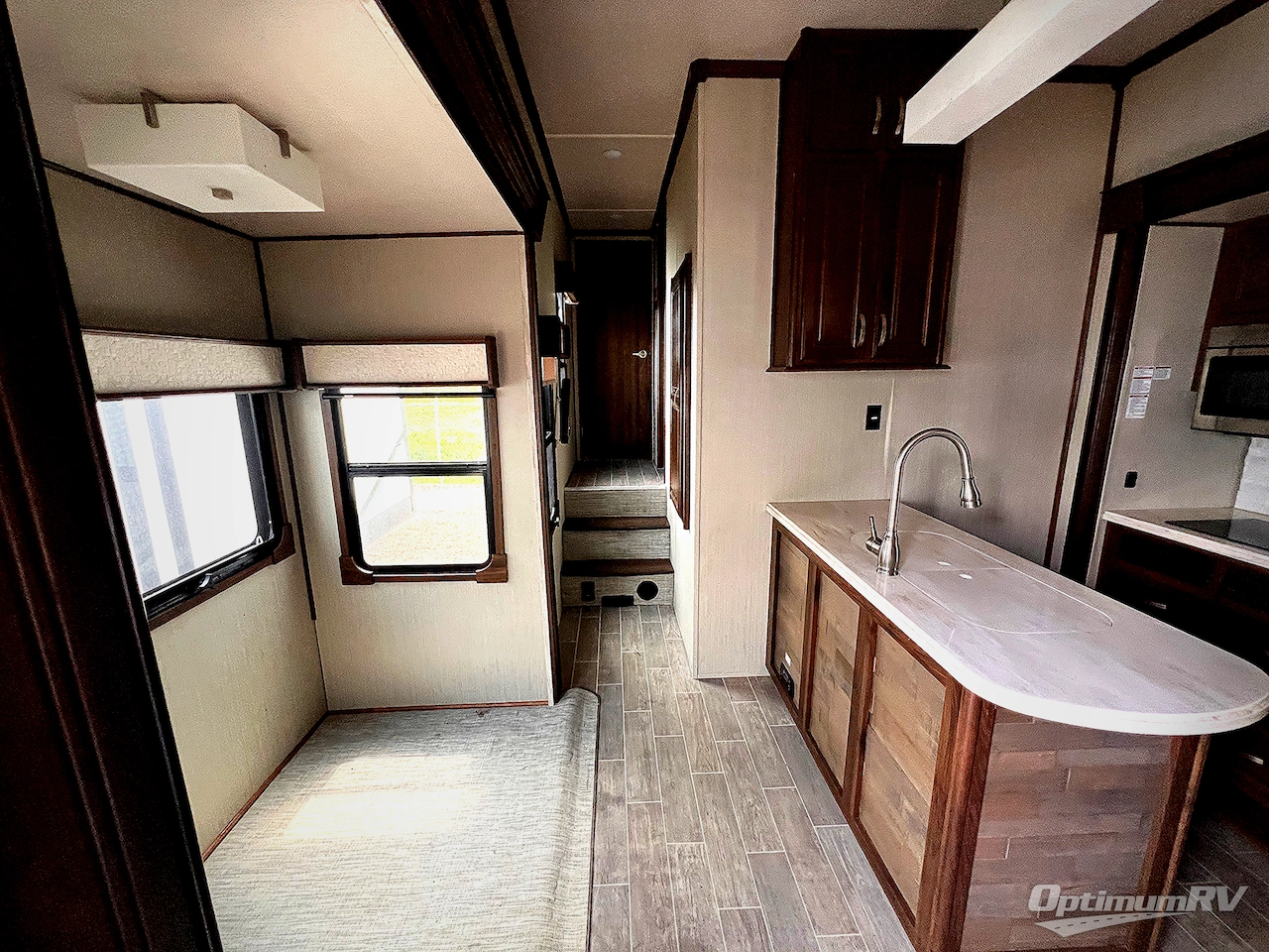 2019 Palomino Columbus Compass 389FLC Photo 4