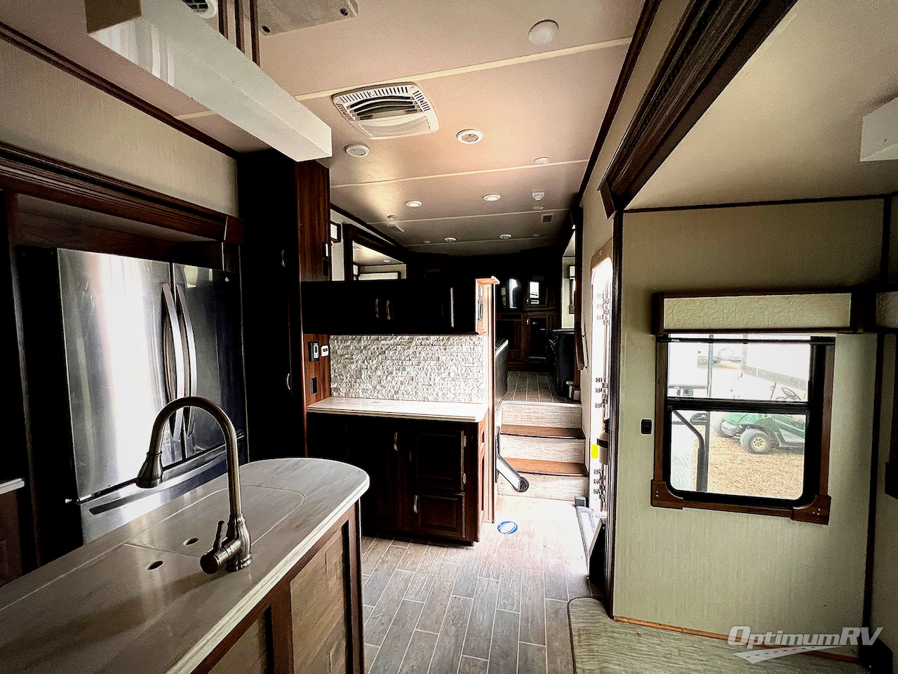 2019 Palomino Columbus Compass 389FLC Photo 5