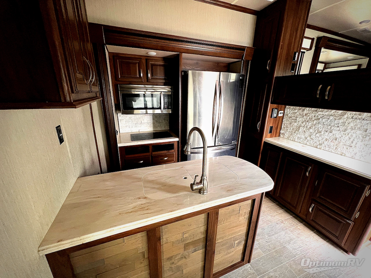 2019 Palomino Columbus Compass 389FLC Photo 6