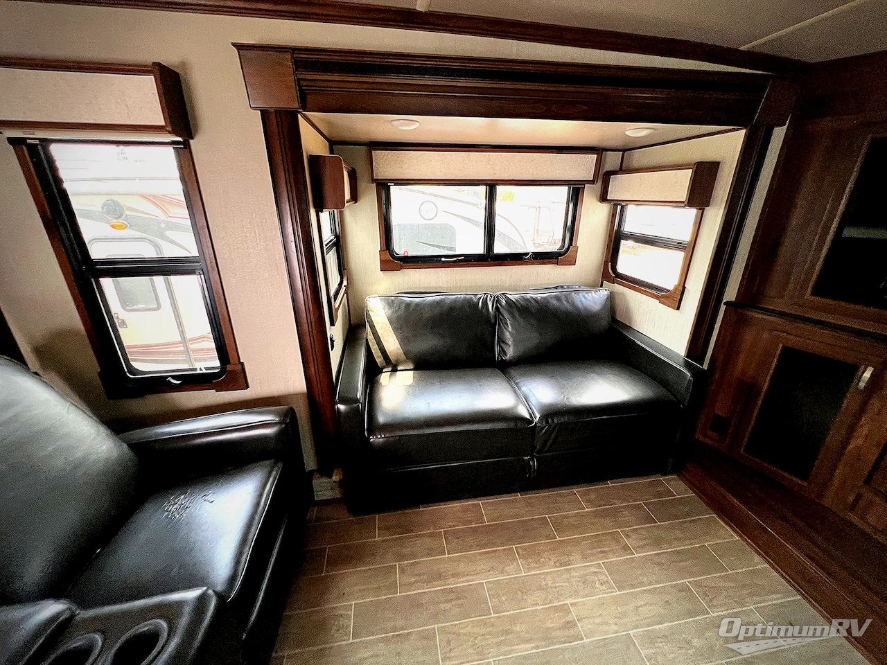 2019 Palomino Columbus Compass 389FLC Photo 16