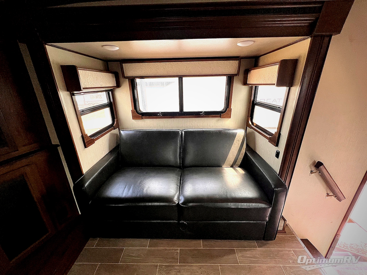 2019 Palomino Columbus Compass 389FLC Photo 17