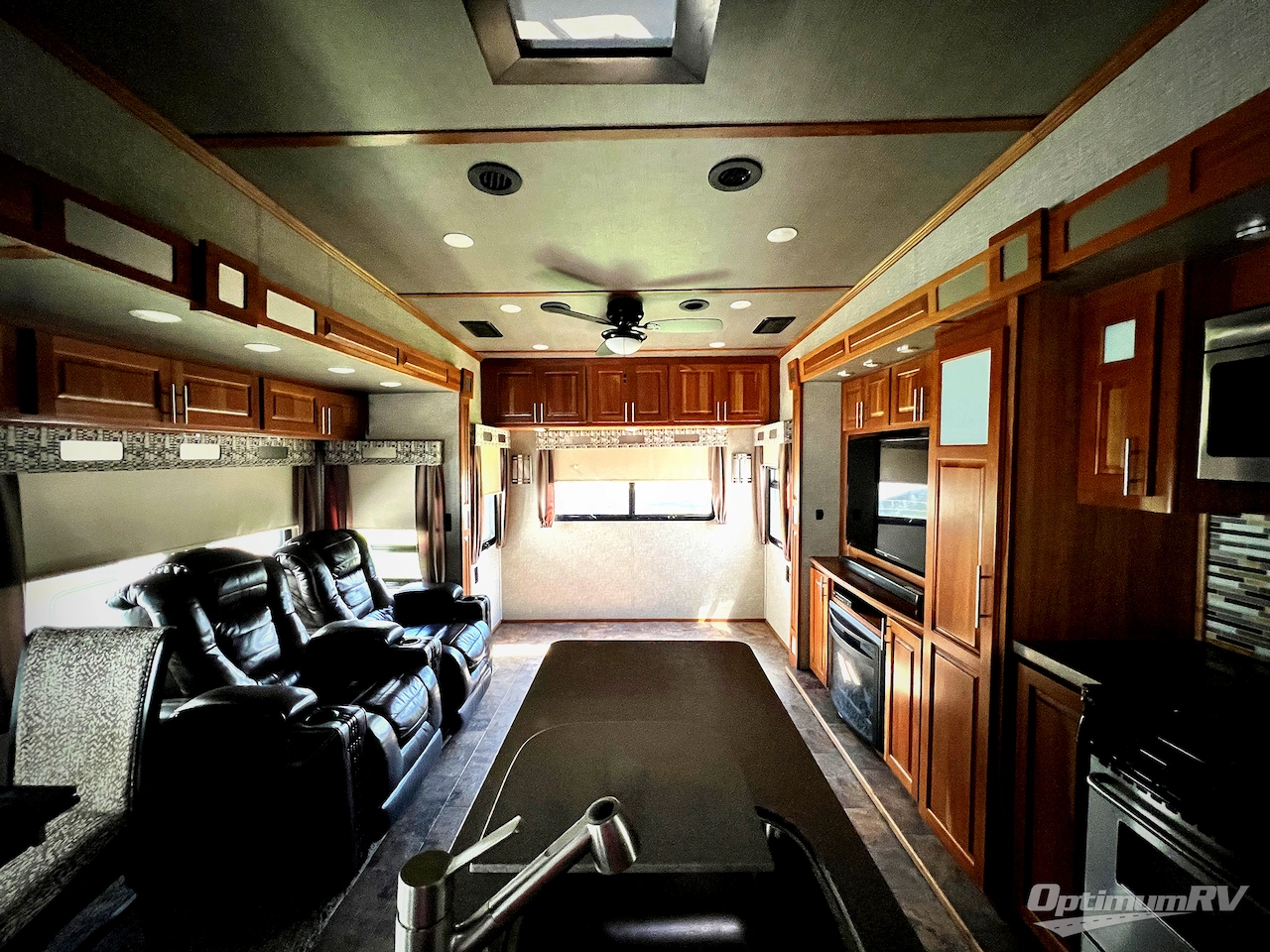 2017 Augusta RV Ambition AB-38RL Photo 5