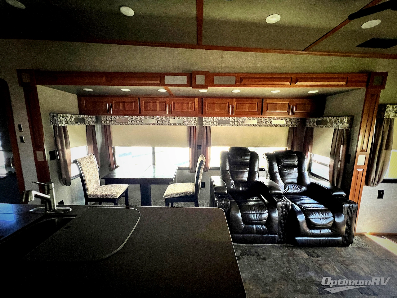 2017 Augusta RV Ambition AB-38RL Photo 10
