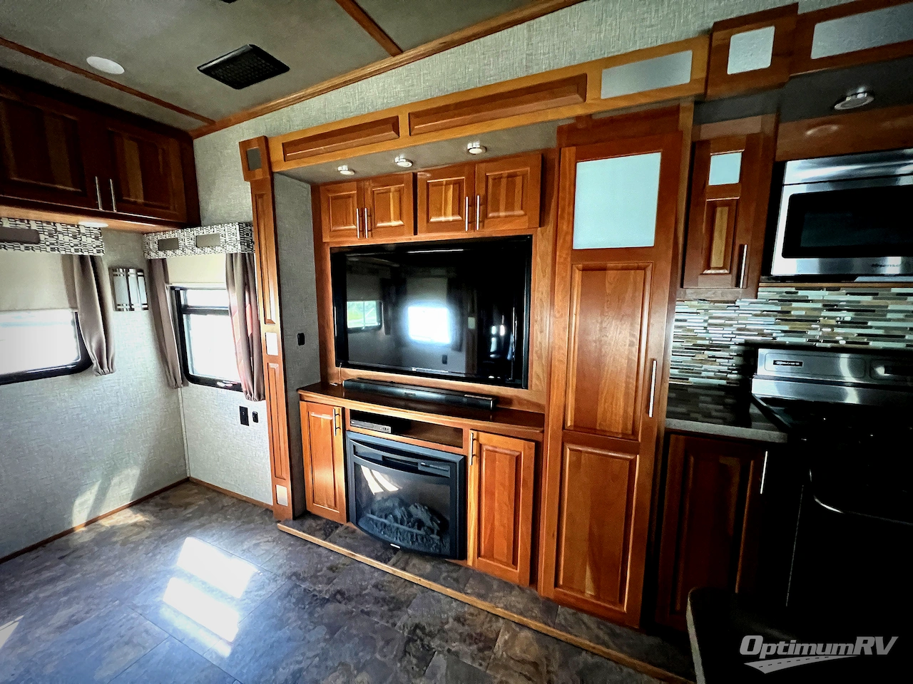 2017 Augusta RV Ambition AB-38RL Photo 9