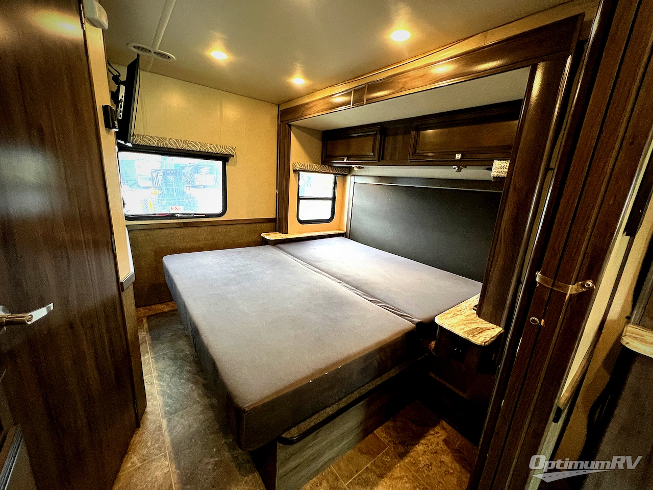 2018 Holiday Rambler Admiral 28A Photo 16