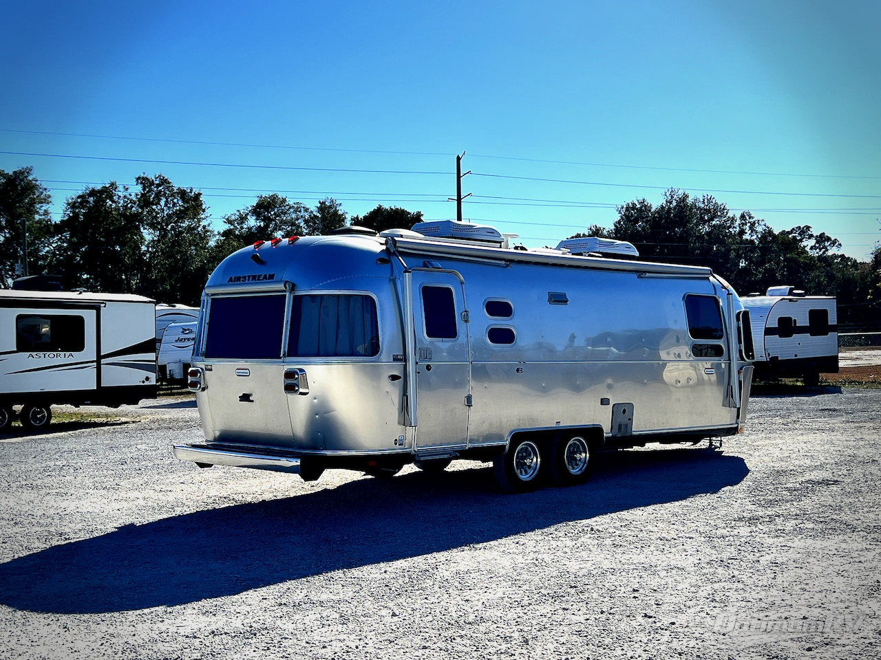 2022 Airstream International 27FB Photo 2