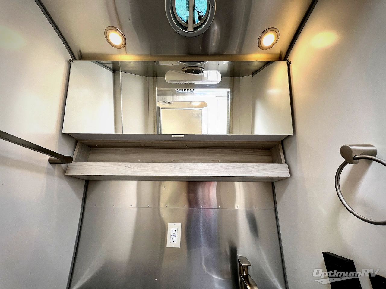 2022 Airstream International 27FB Photo 11