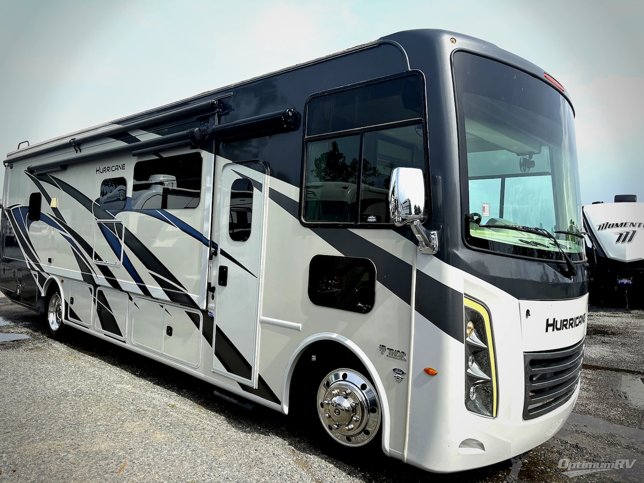 2023 Thor Hurricane 34R Photo 1