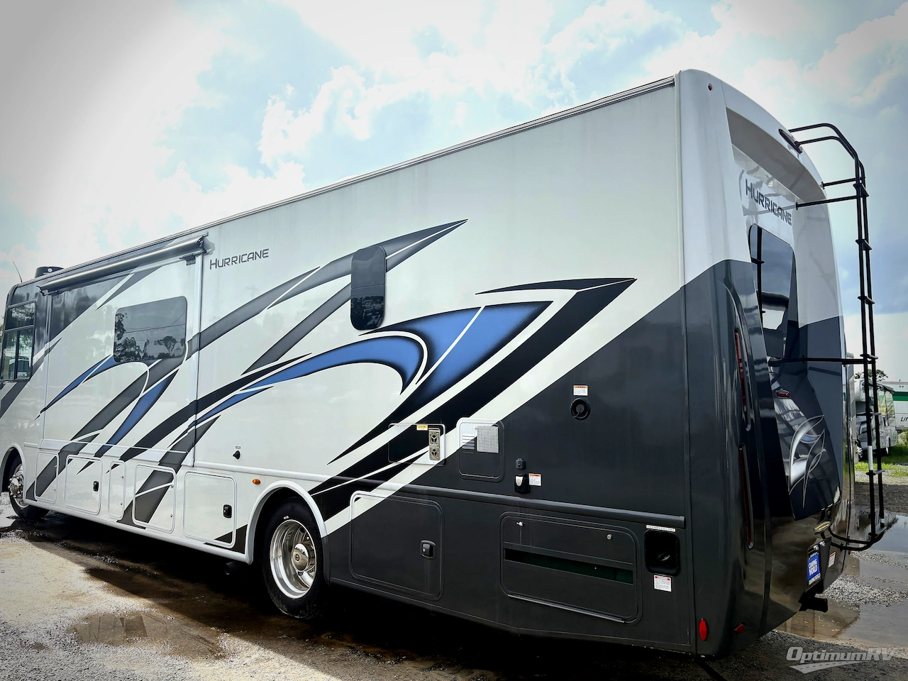 2023 Thor Hurricane 34R Photo 3