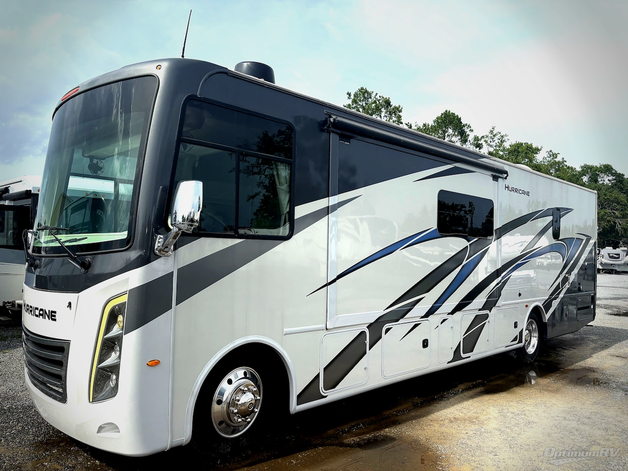 2023 Thor Hurricane 34R Photo 4