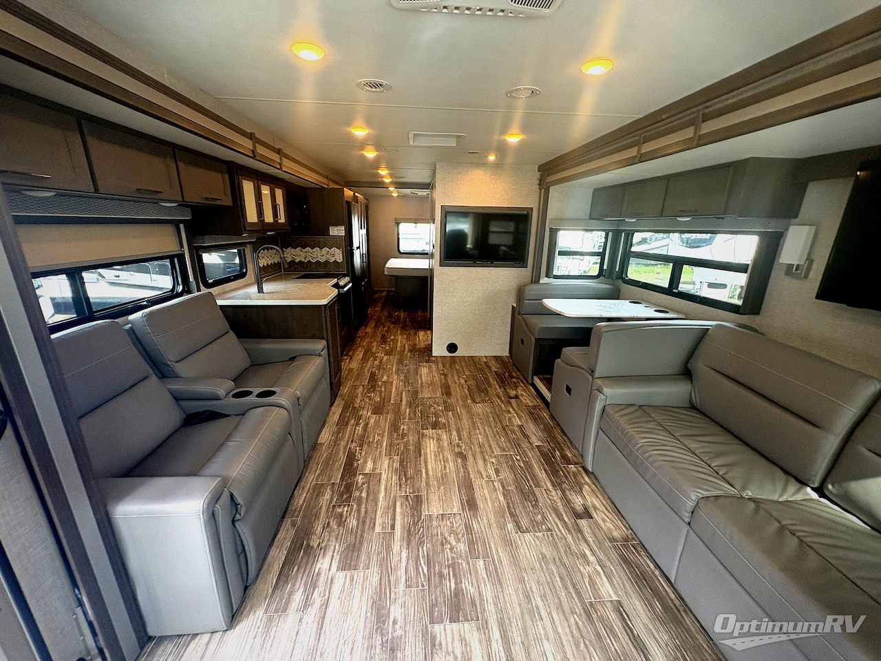 2023 Thor Hurricane 34R Photo 7