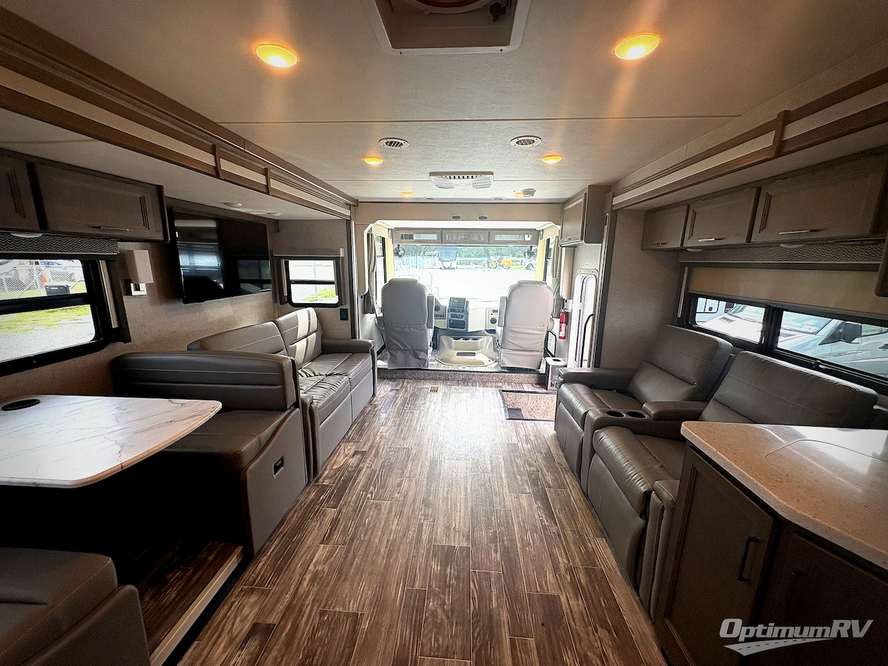 2023 Thor Hurricane 34R Photo 8