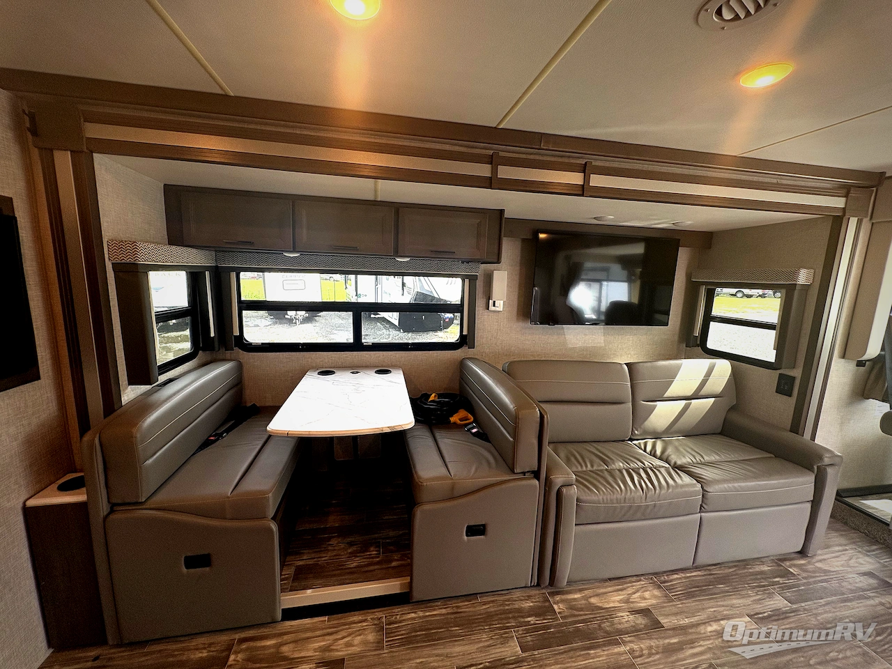2023 Thor Hurricane 34R Photo 9