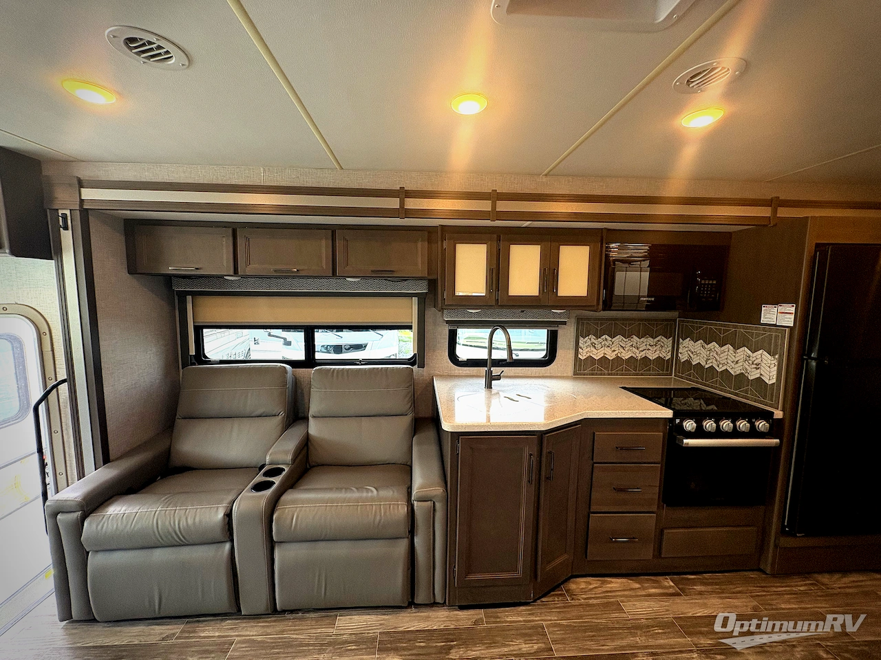 2023 Thor Hurricane 34R Photo 10