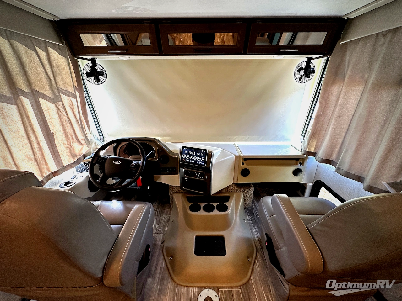 2023 Thor Hurricane 34R Photo 6