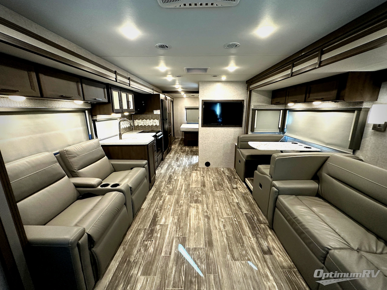 2023 Thor Hurricane 34R Photo 7