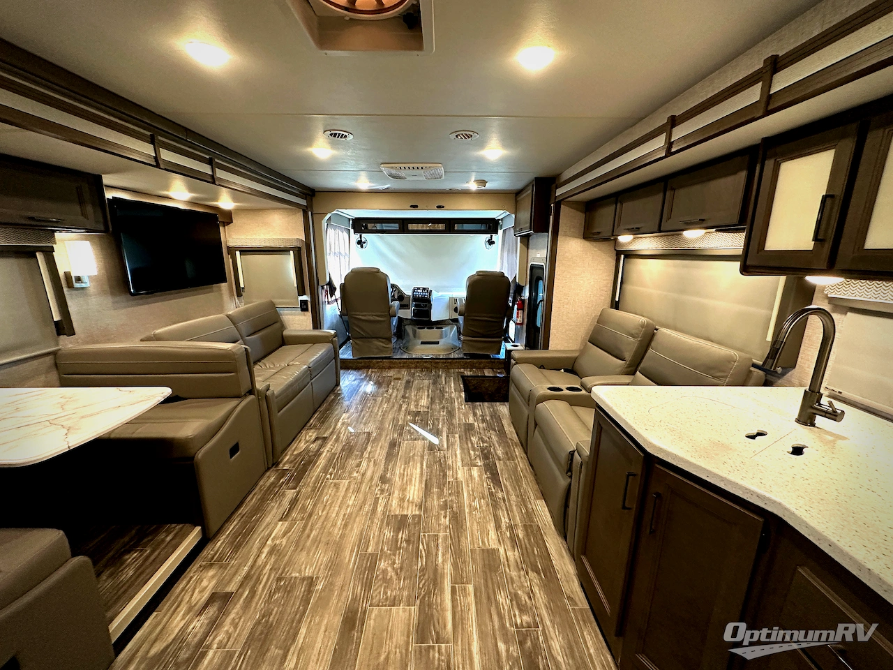 2023 Thor Hurricane 34R Photo 8