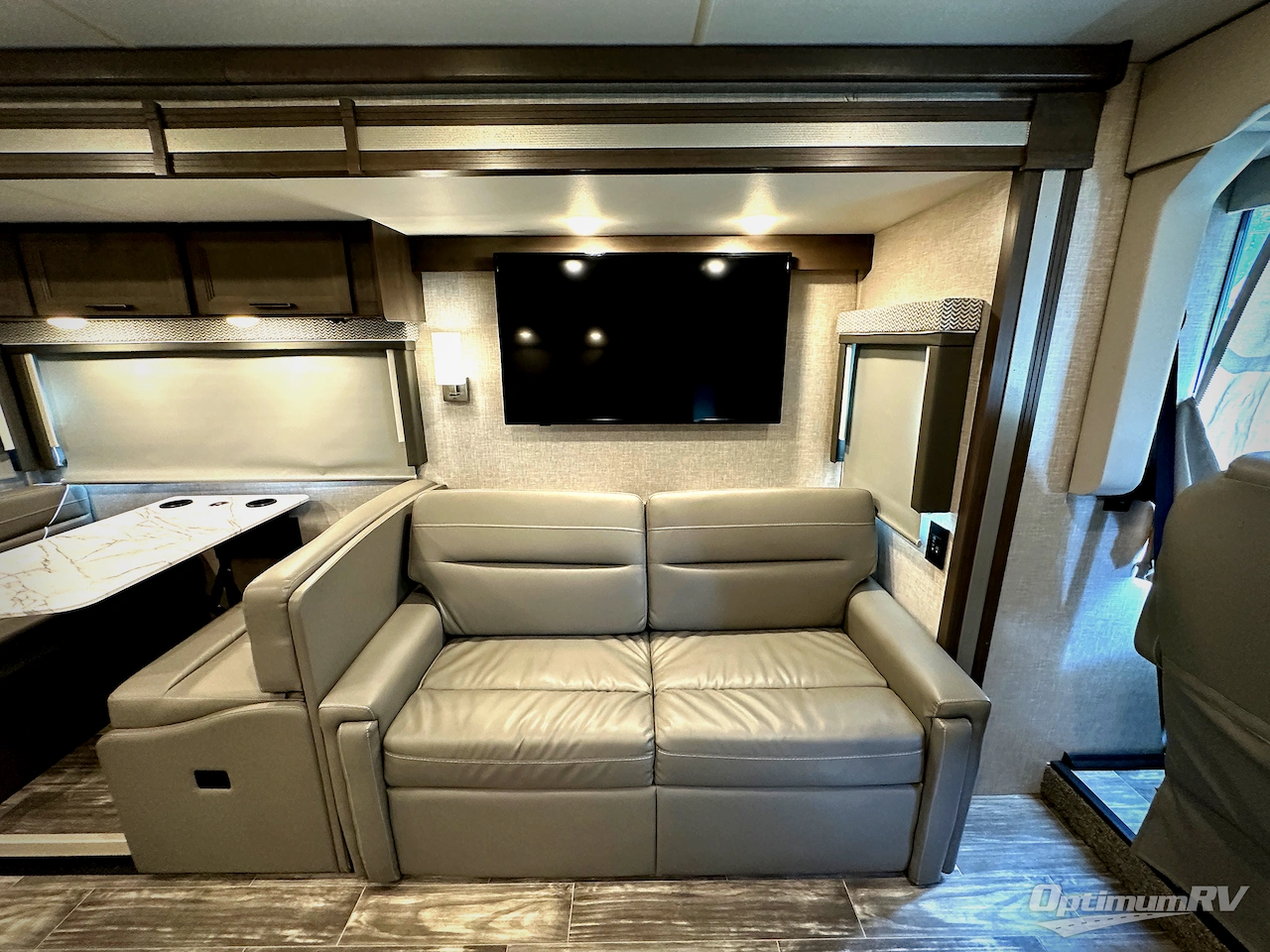 2023 Thor Hurricane 34R Photo 9