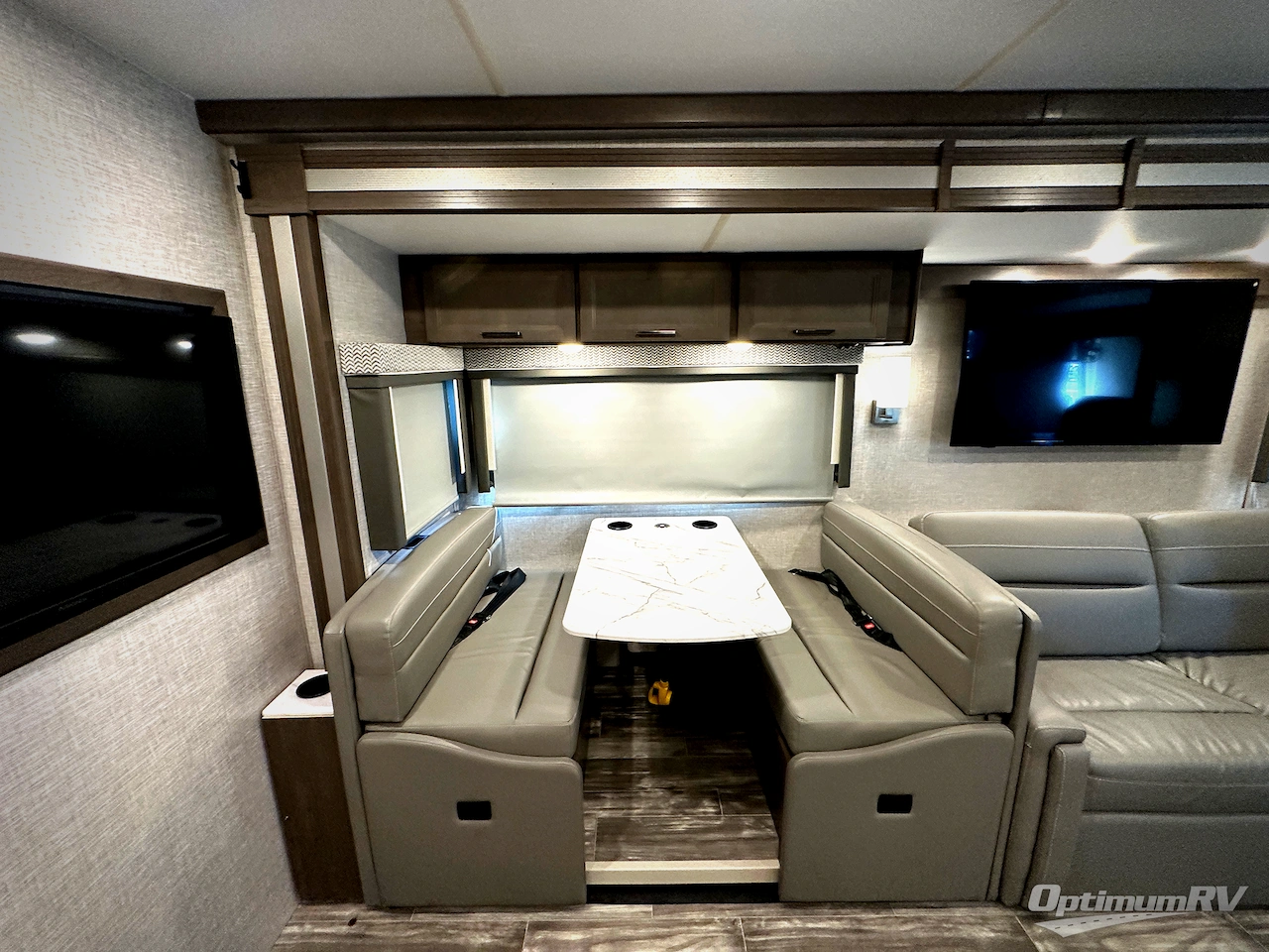 2023 Thor Hurricane 34R Photo 10