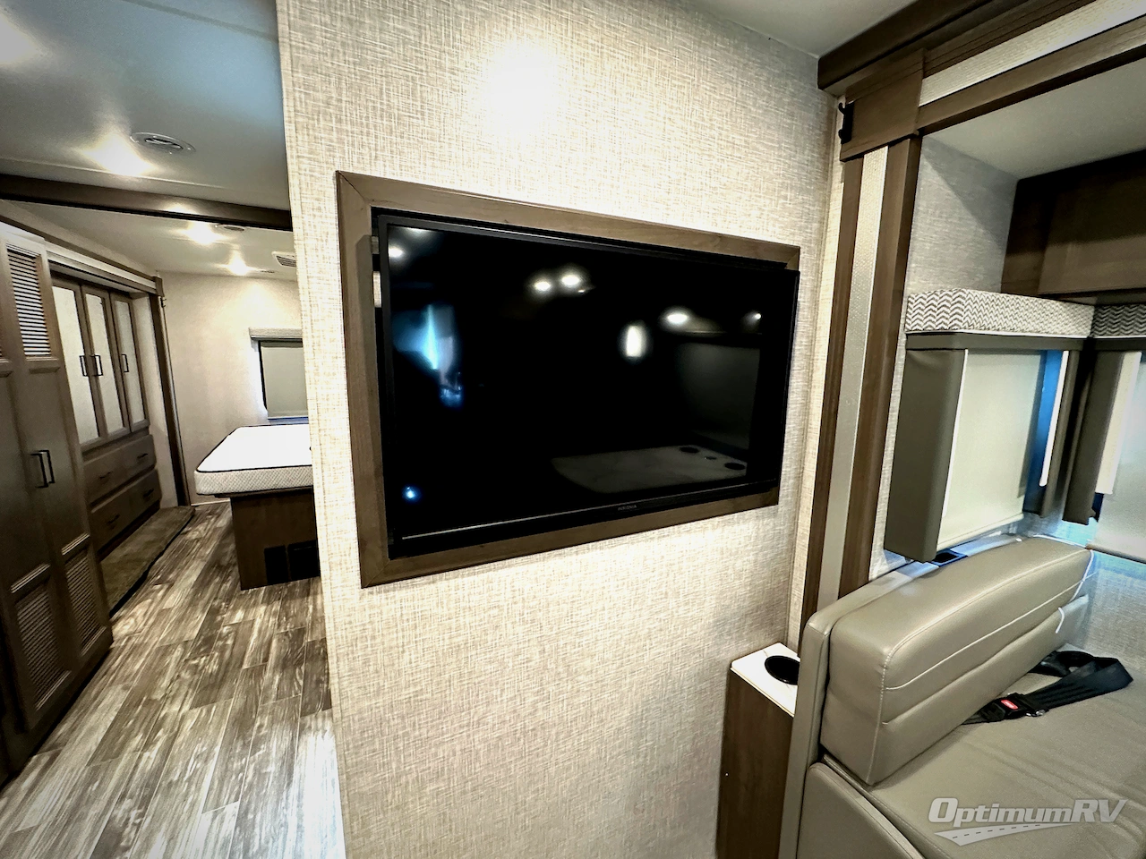 2023 Thor Hurricane 34R Photo 11