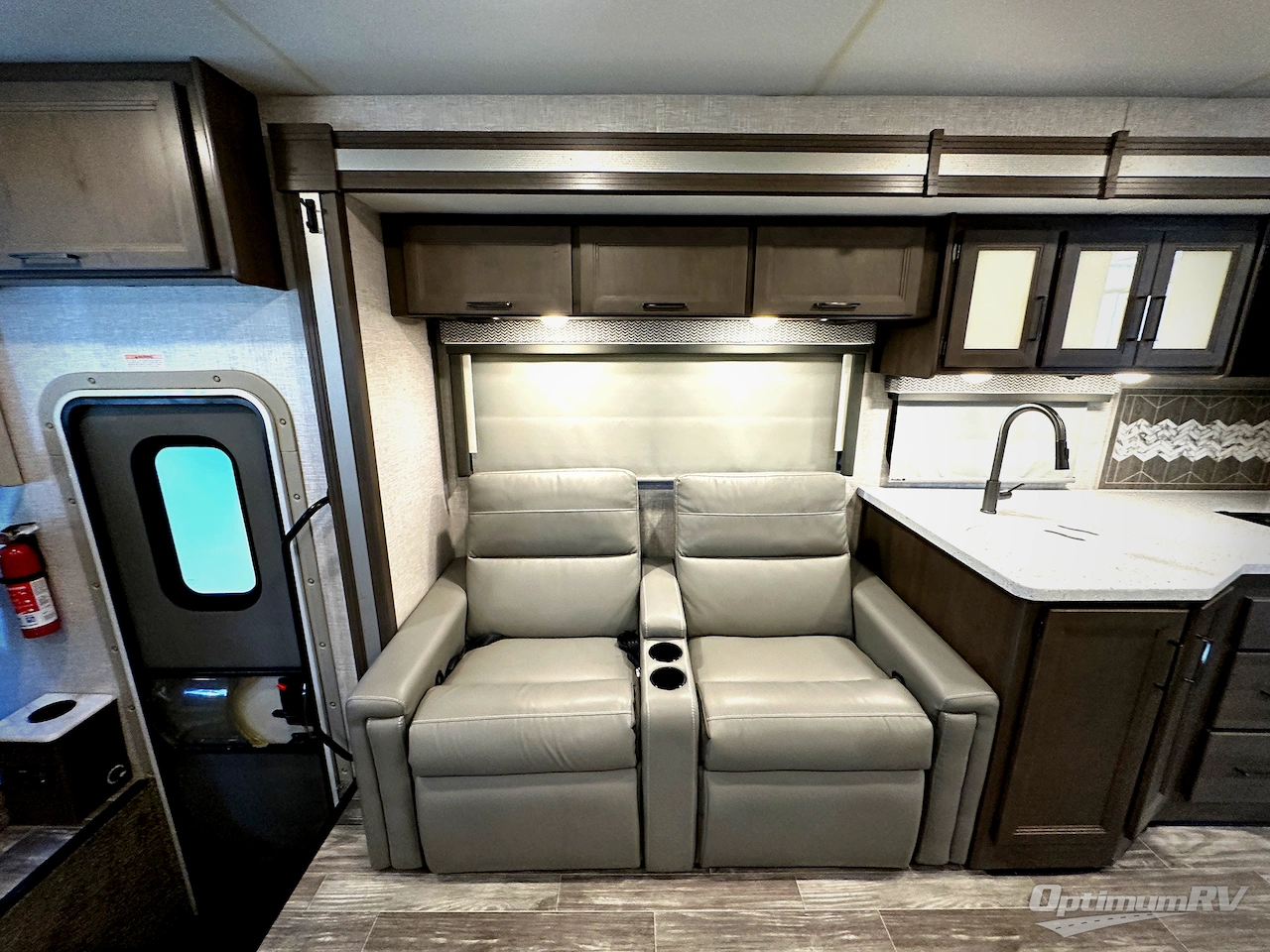 2023 Thor Hurricane 34R Photo 12