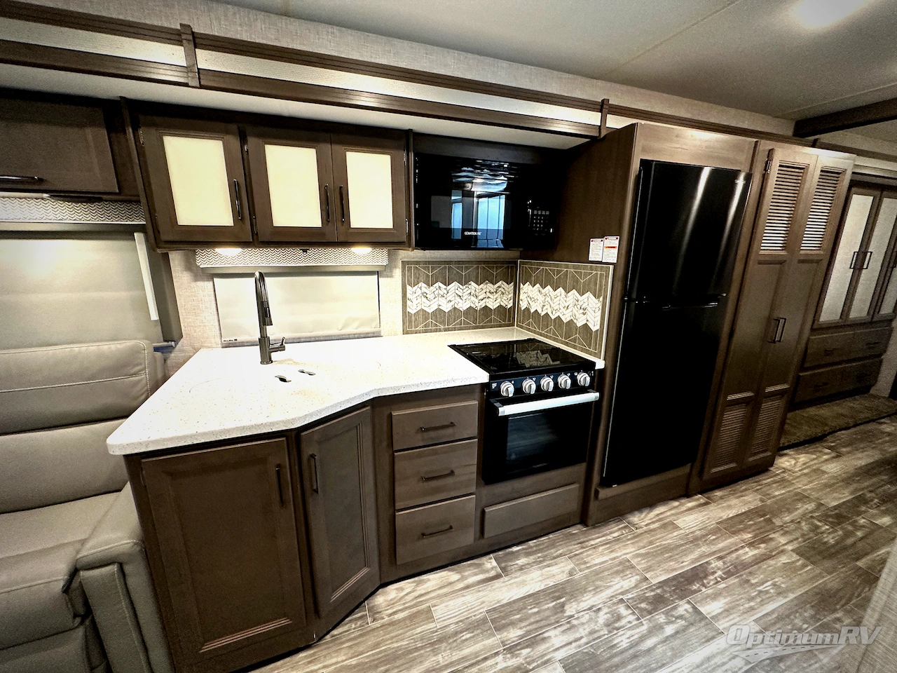 2023 Thor Hurricane 34R Photo 13