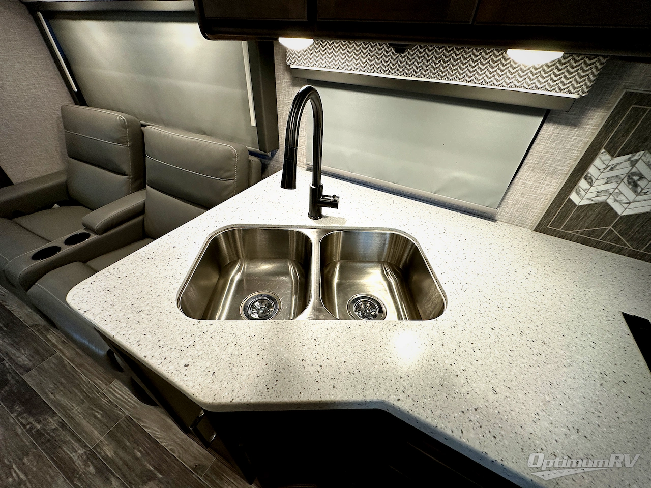 2023 Thor Hurricane 34R Photo 14