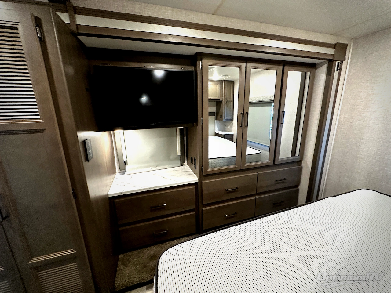 2023 Thor Hurricane 34R Photo 23