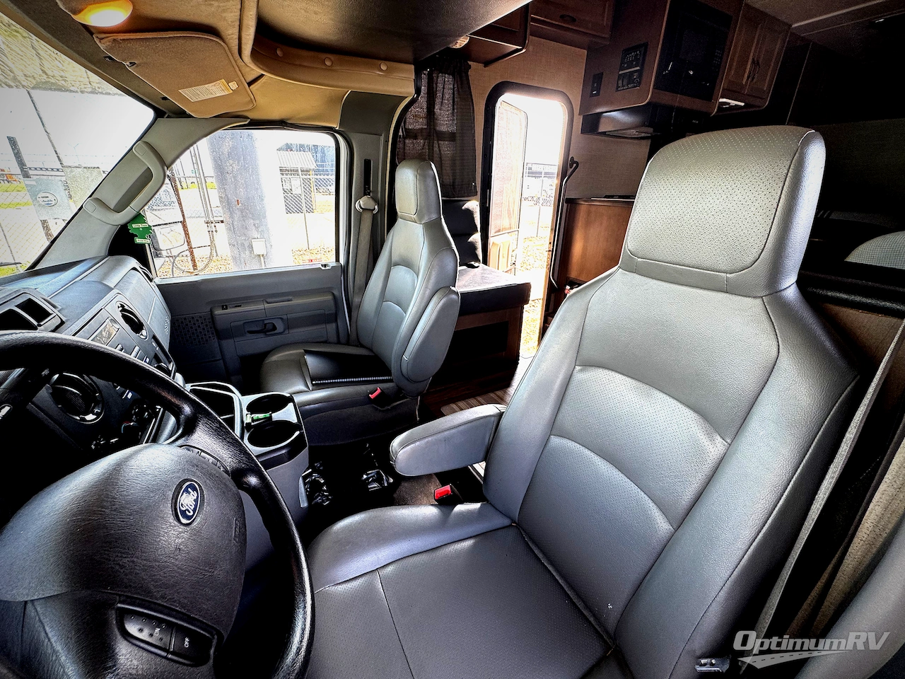 2020 Thor Majestic 23A Photo 6