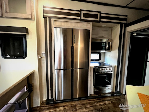 2022 Keystone Fuzion 424 RV Photo 3