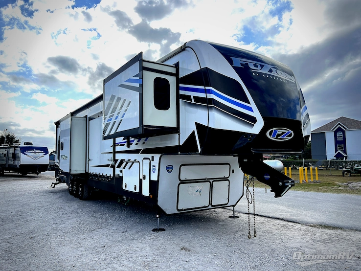2022 Keystone Fuzion 424 RV Photo 1