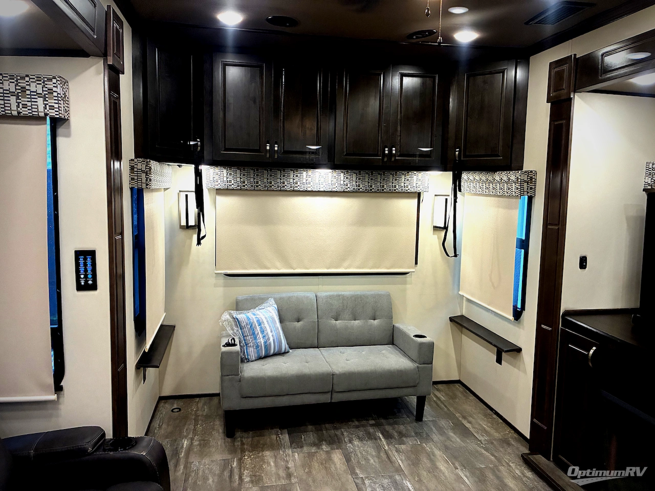 2018 Luxe by the RV Factory Luxe Elite 42RL Photo 14