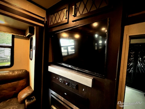 2017 Keystone Fuzion 417 RV Photo 4