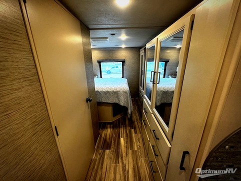 2022 Thor Four Winds 31W RV Photo 4