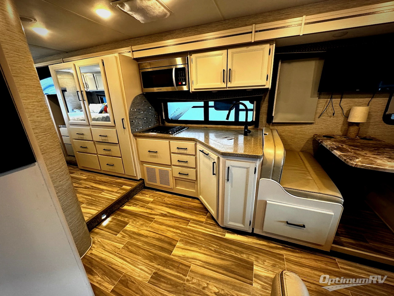 2022 Thor Four Winds 31W Photo 8