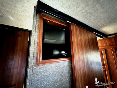 2014 Keystone Fuzion 401 RV Photo 4