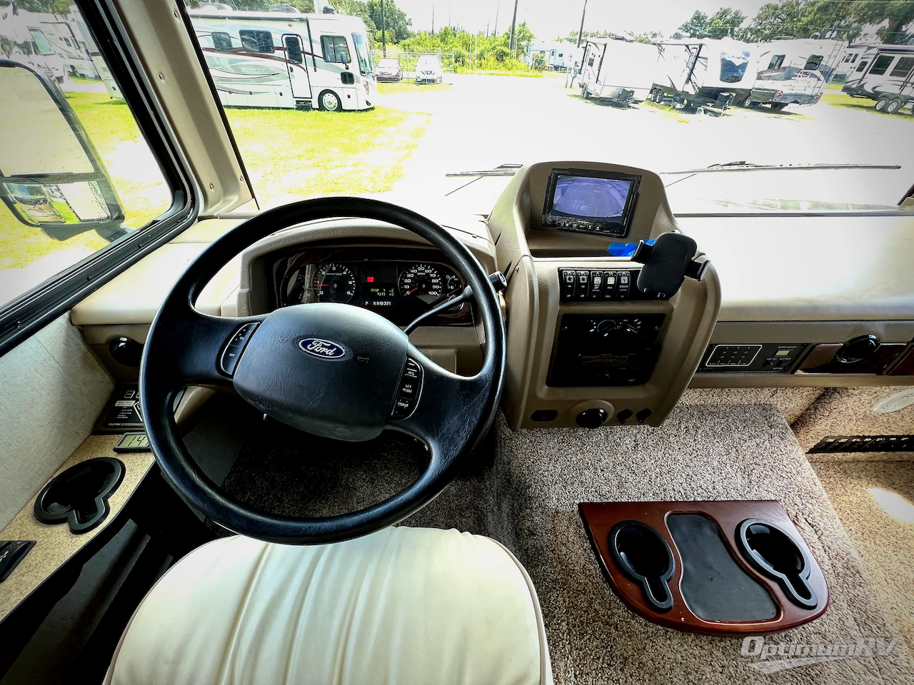 2012 Fleetwood Bounder 35K Photo 7