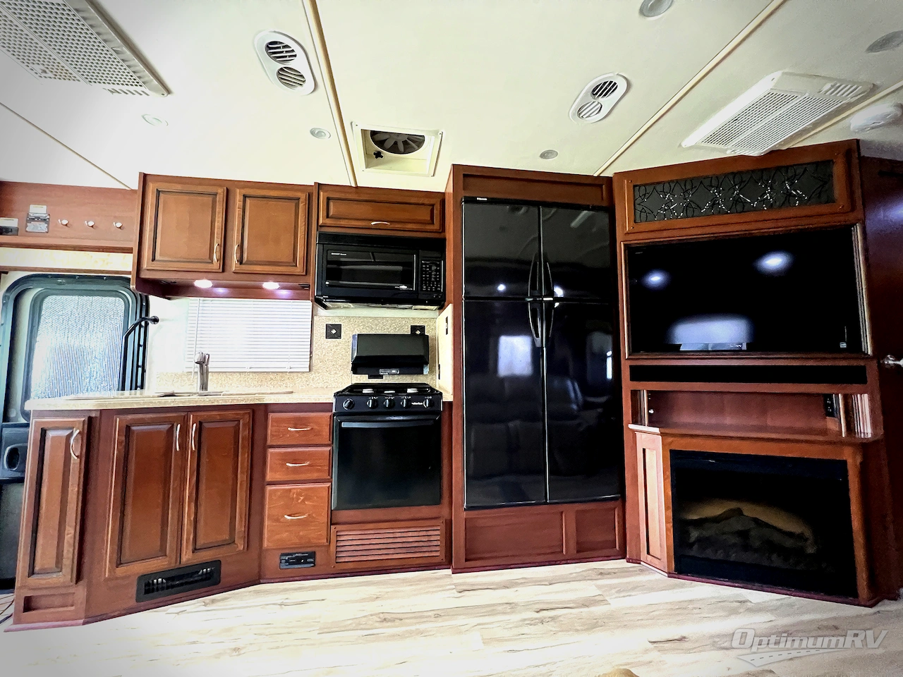 2012 Fleetwood Bounder 35K Photo 8